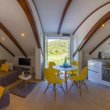 Green Paradise Apartment Vis